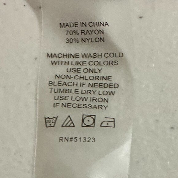 Vince Camuto Women's Pintuck Flutter Sleeve Floral Pattern Voile Blouse Size Sm - Picture 15 of 16